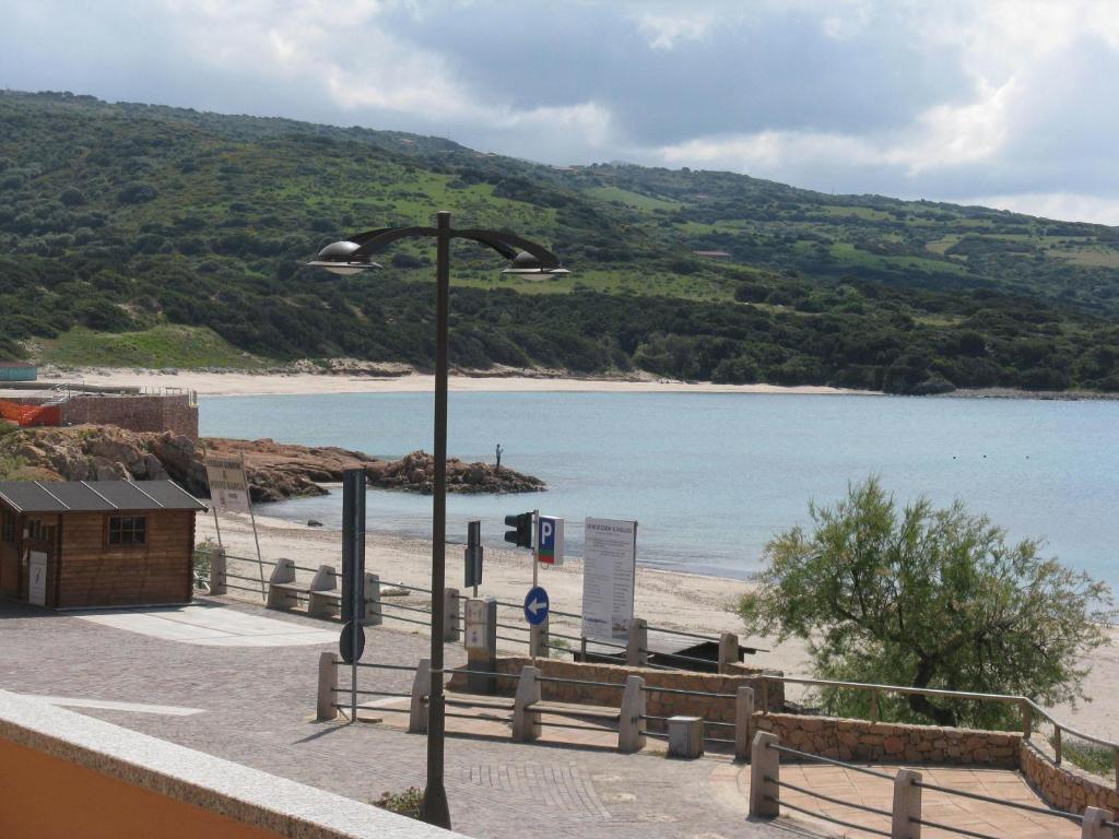 Borgo Spiaggia Vista Mare Isola Rossa Eksteriør billede