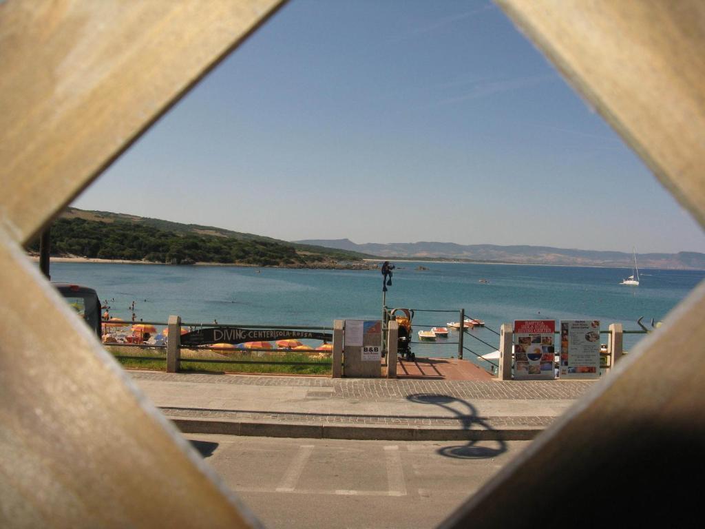 Borgo Spiaggia Vista Mare Isola Rossa Eksteriør billede