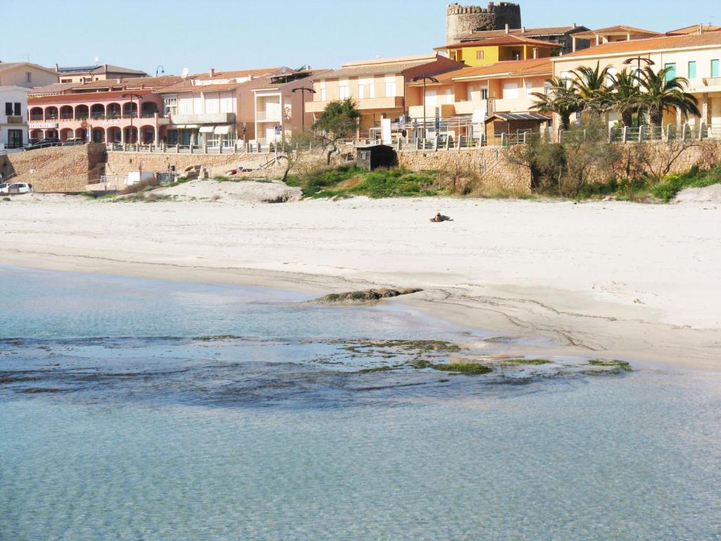 Borgo Spiaggia Vista Mare Isola Rossa Eksteriør billede