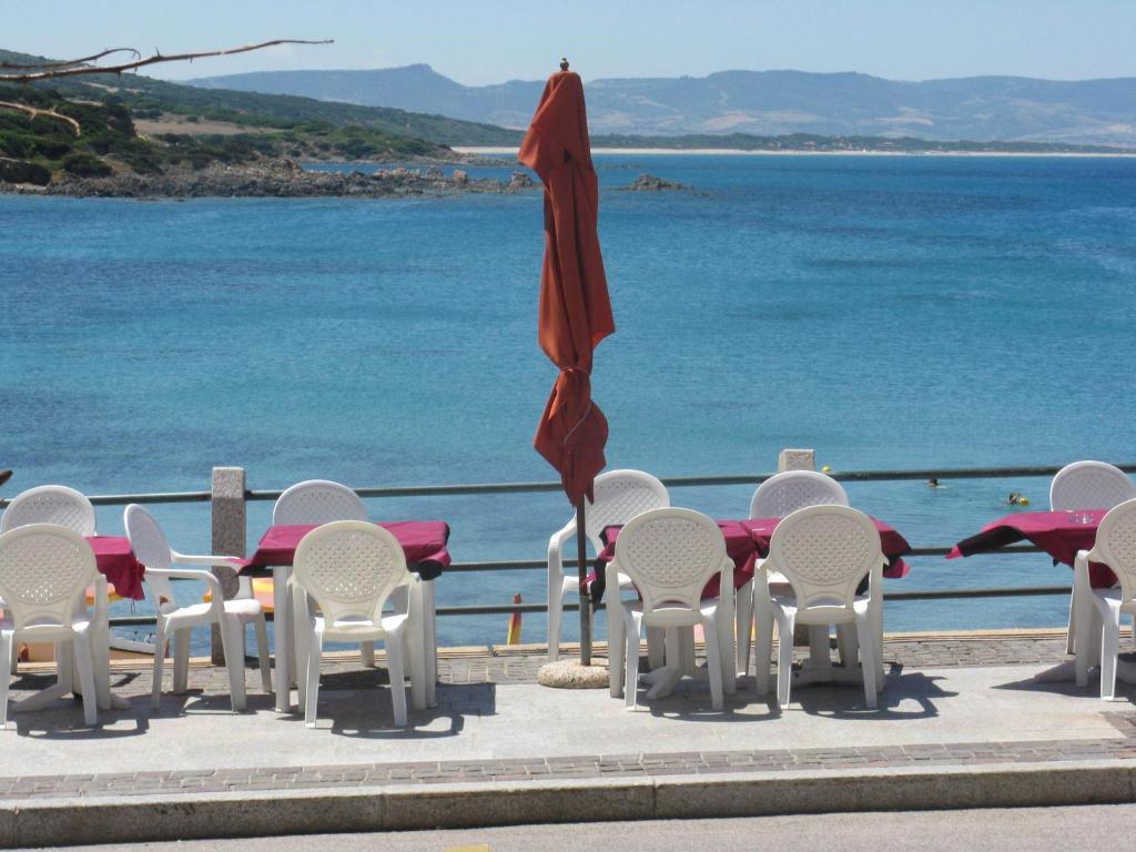 Borgo Spiaggia Vista Mare Isola Rossa Eksteriør billede