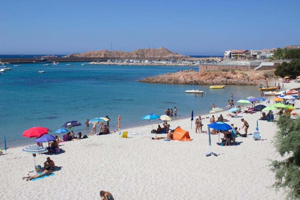 Borgo Spiaggia Vista Mare Isola Rossa Eksteriør billede