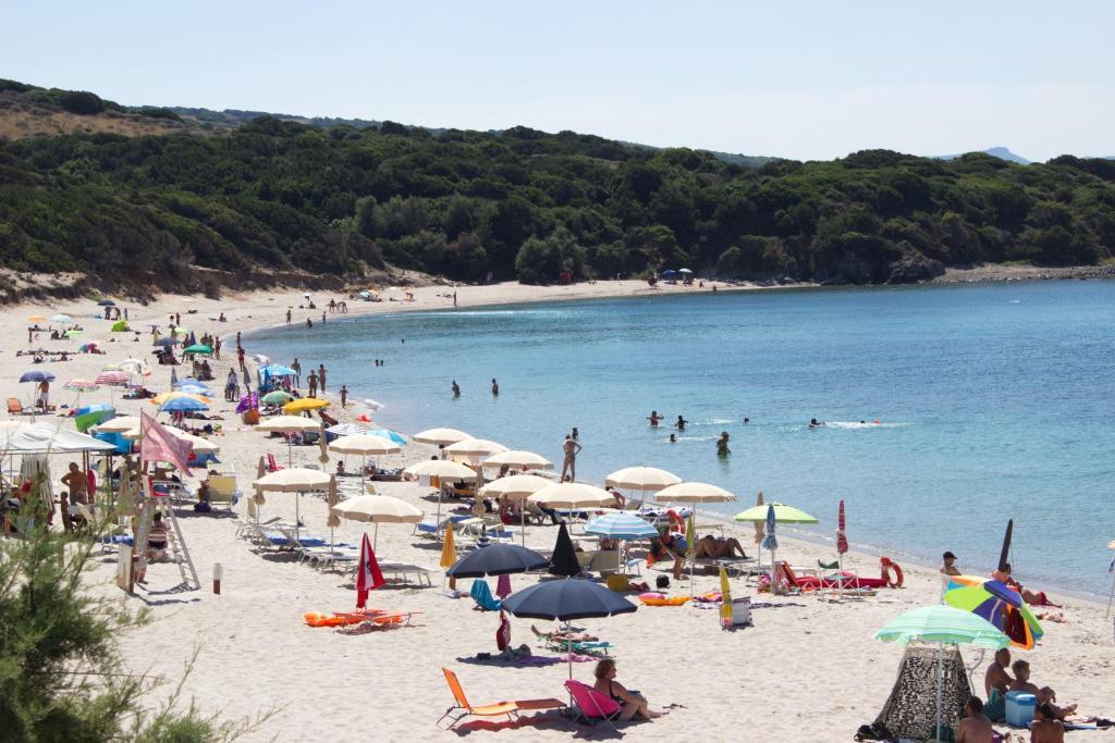 Borgo Spiaggia Vista Mare Isola Rossa Eksteriør billede